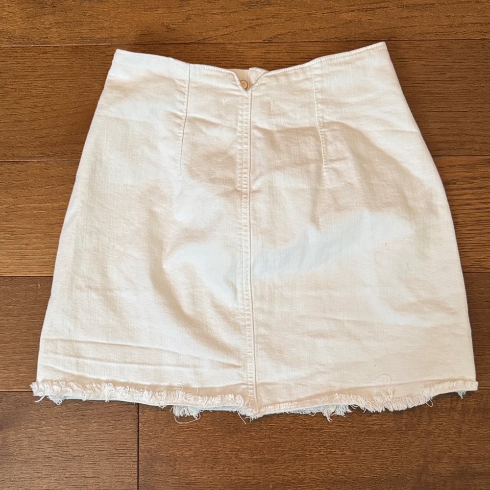 White Button-Front Denim Mini Skirt with Frayed Hem - Picture 5 of 5